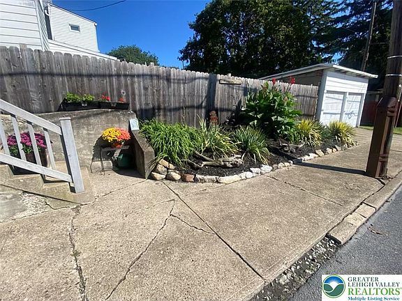 5th image of 200 N 11th St