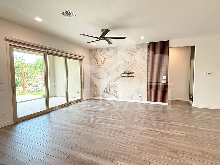 1447 E Flower St — Photo 5