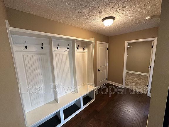 5th image of 381 Paige Ave
