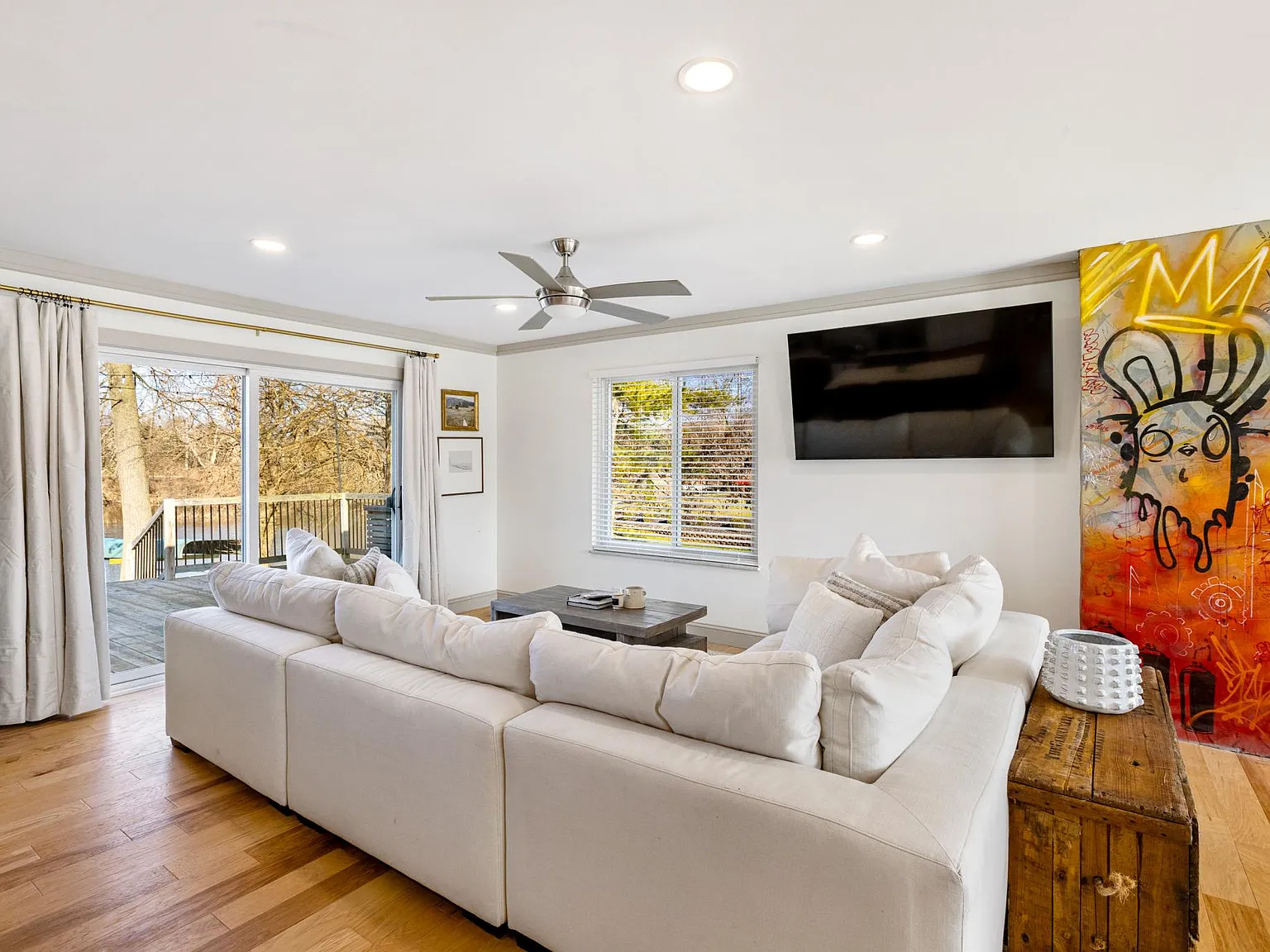 5 bed, 2300 sqft, $7,250 — Photo 2