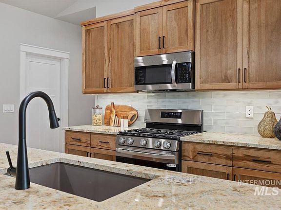 5th image of 1119 Sage Ln