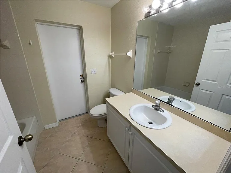 2498 Margaret Ln — Photo 6