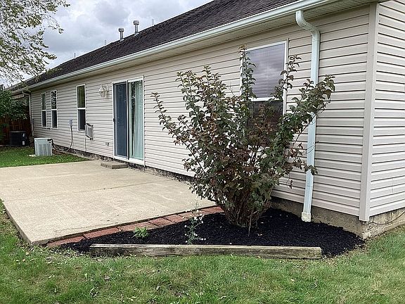 4th image of 104 Reserve Cir