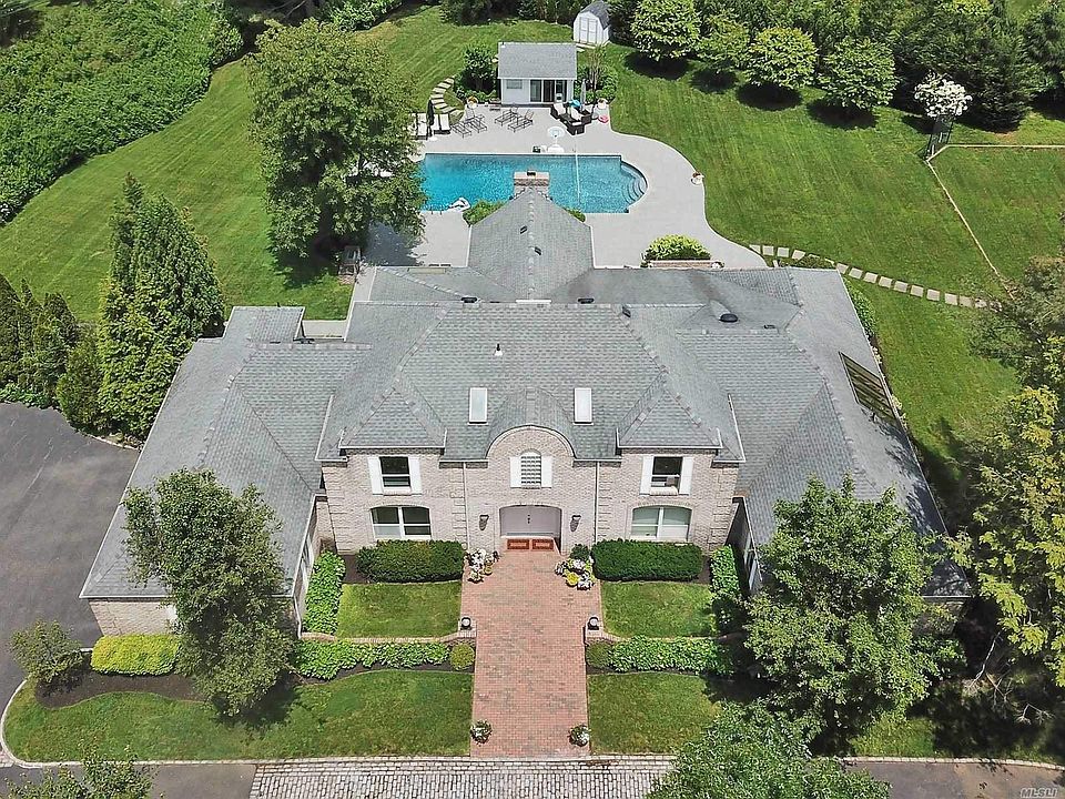 1st image of 1 Copperfield Ln