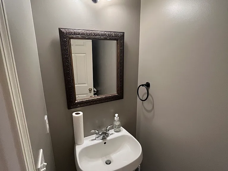 32 Oil Mill Rd #17 — Photo 8