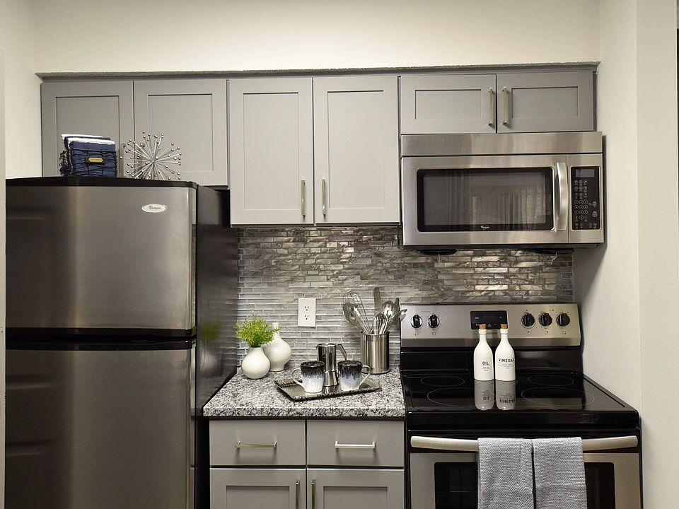 Stainless Appliances + Backsplash