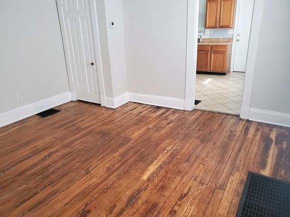 4th image of 310 Stanley Ave