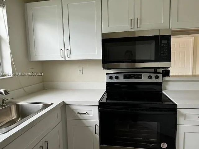2 bed, 854 sqft, $2,300 — Photo 2