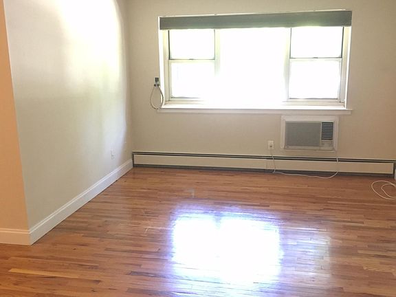 2nd image of 150 N Broadway #B