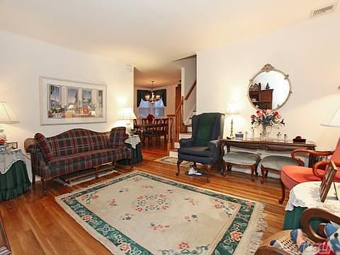 3rd image of 35 Peachtree Ln