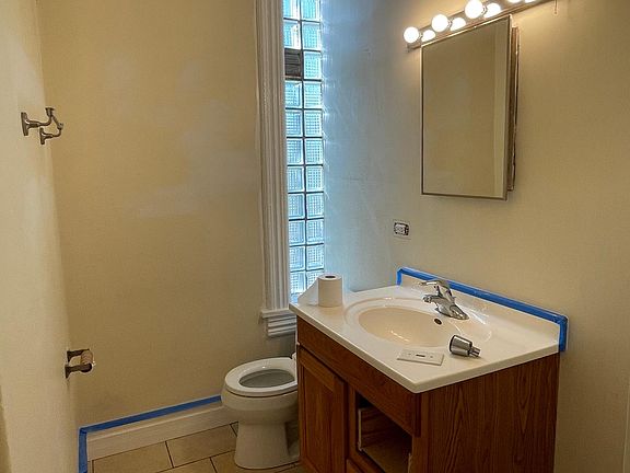5th image of 1021 W Armitage Ave APT 2R