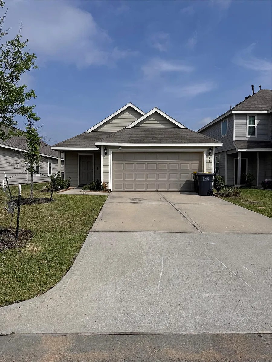 Building Photo - 2217 Middle Ridge Dr