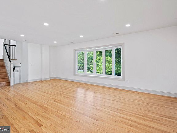 4th image of 4702 Parkvale Rd