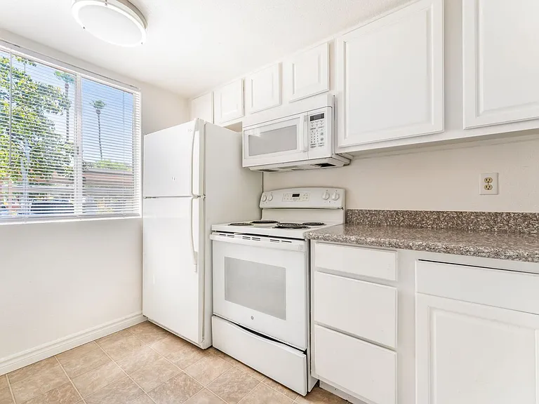 4360 Sandy River Dr #31 — Photo 8
