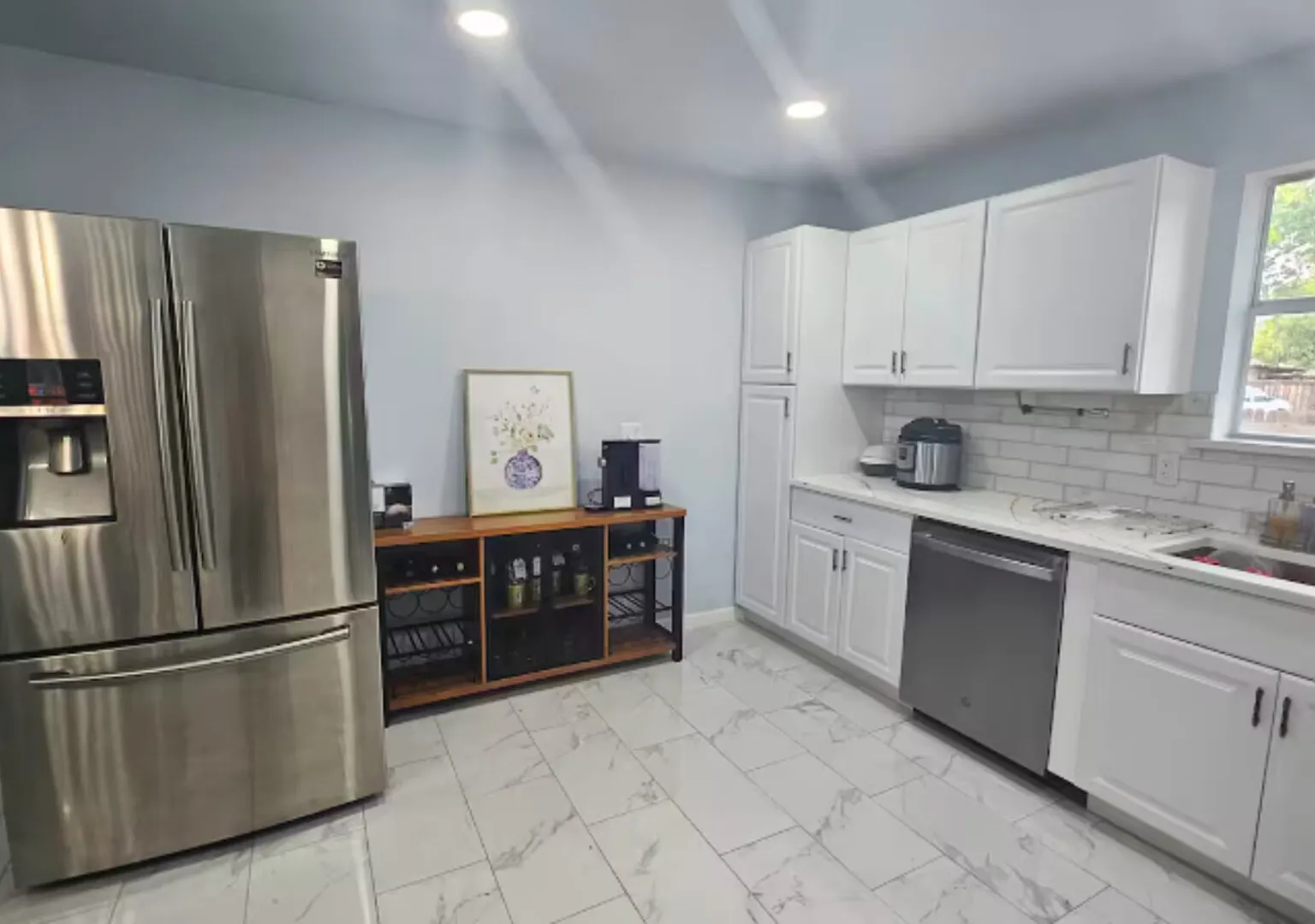 Spacious and Inviting Home — Photo 4