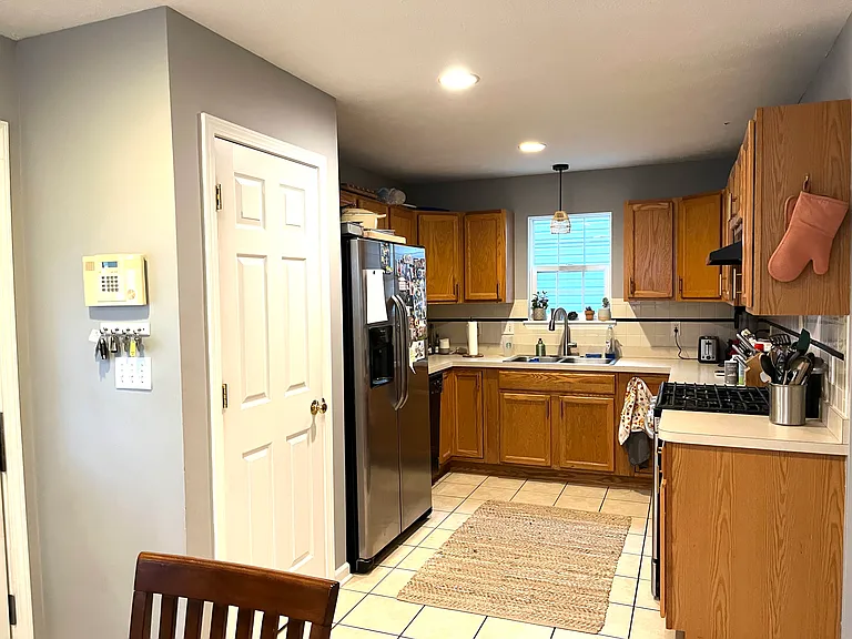 2477 W 5th St — Photo 9