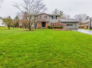 87 Hillary Ln, Penfield, NY 14526