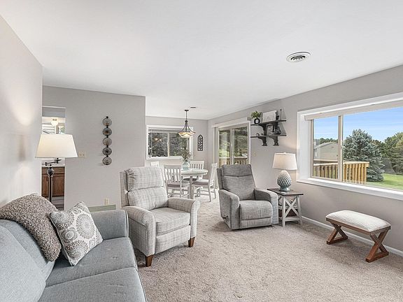 3rd image of 2661 Green Meadows Dr