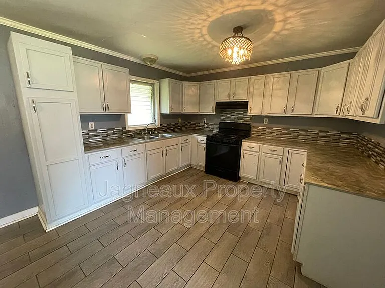 2405 Saint Landry Ave — Photo 2
