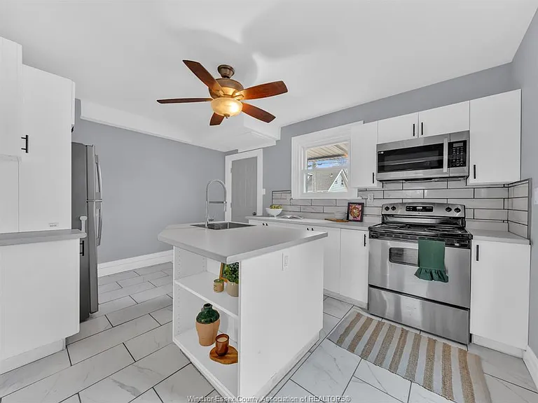 2181 Howard Ave — Photo 6