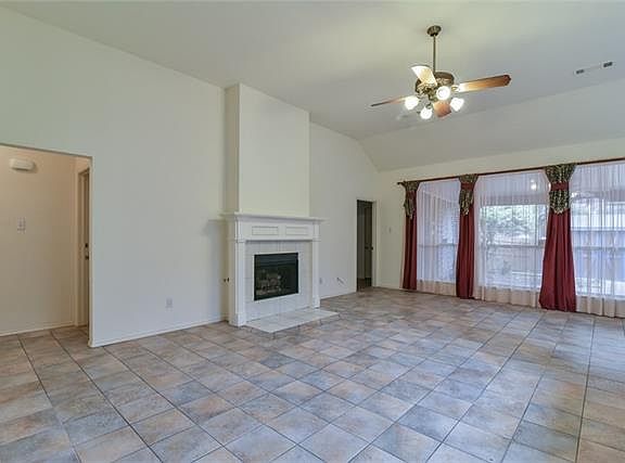 3rd image of 2750 Kingswood Blvd