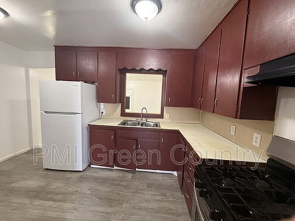 3rd image of 43 E 50th Ct N