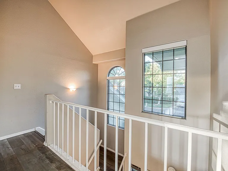 921 E Foxhill Dr — Photo 19