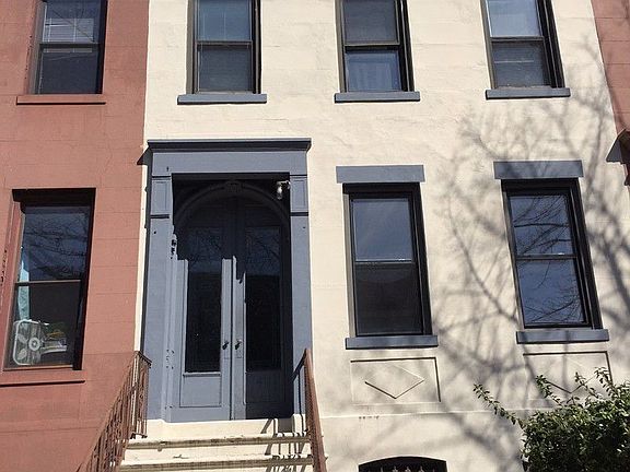 5th image of 411 Union St APT 4