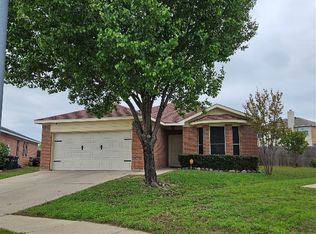 1032 Buffalo Springs Dr, Fort Worth, TX 76140