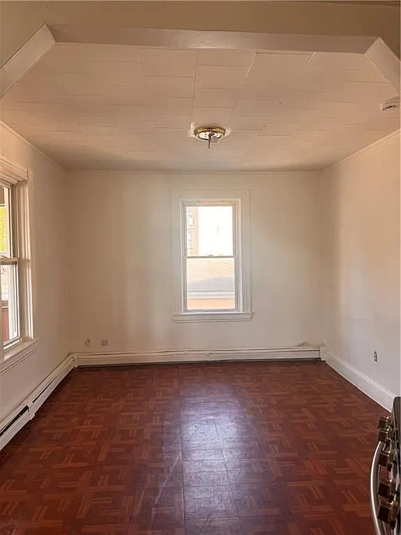 3 bed, 1.0 bath, 1200 sqft, $2,200 — Photo 4