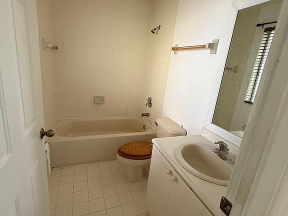 4th image of 2830 SE 16th Ave Unit 113-1