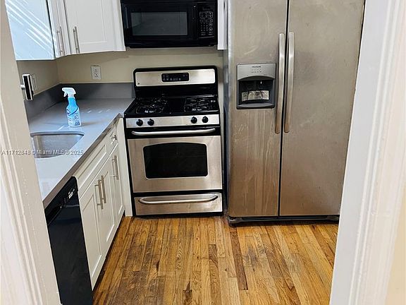 3rd image of 815 W 40th St APT 4