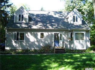 34 Myrtle Ln, Coram, NY 11727