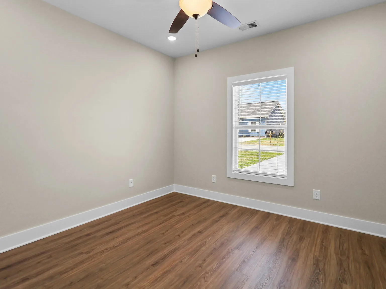 1011 Oak St — Photo 4