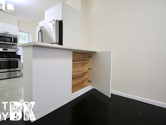 3rd image of 311 Van Buren St #3D