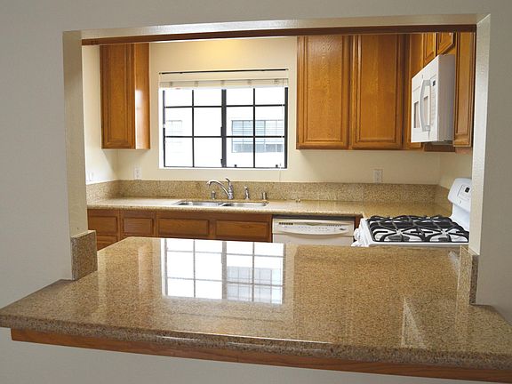 5th image of 2931 Plaza Del Amo Unit 107