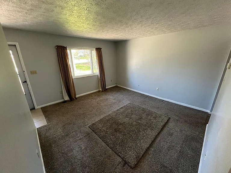 3224 Laurel Rd — Photo 4