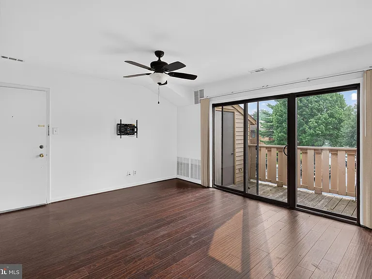 714 Woodhollow Dr — Photo 3