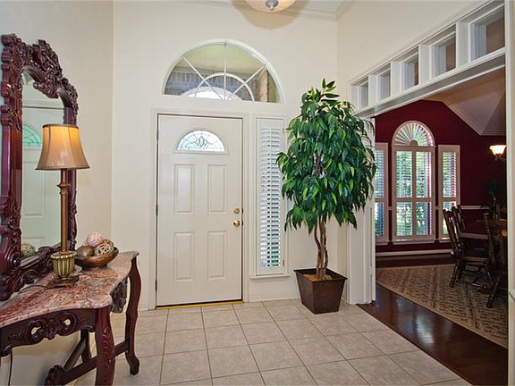 5th image of 2314 Standing Oak Ln