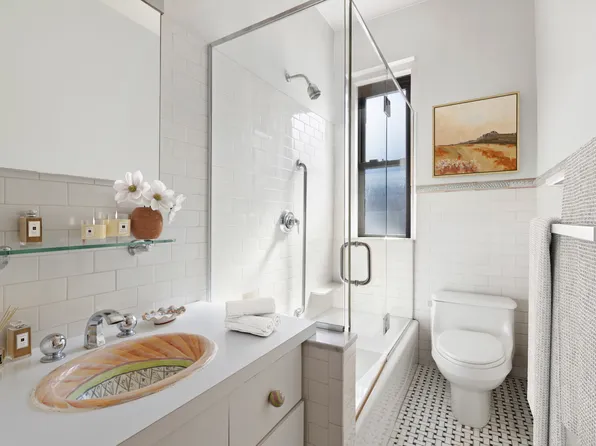 136 East 64th Street image 8 of 13