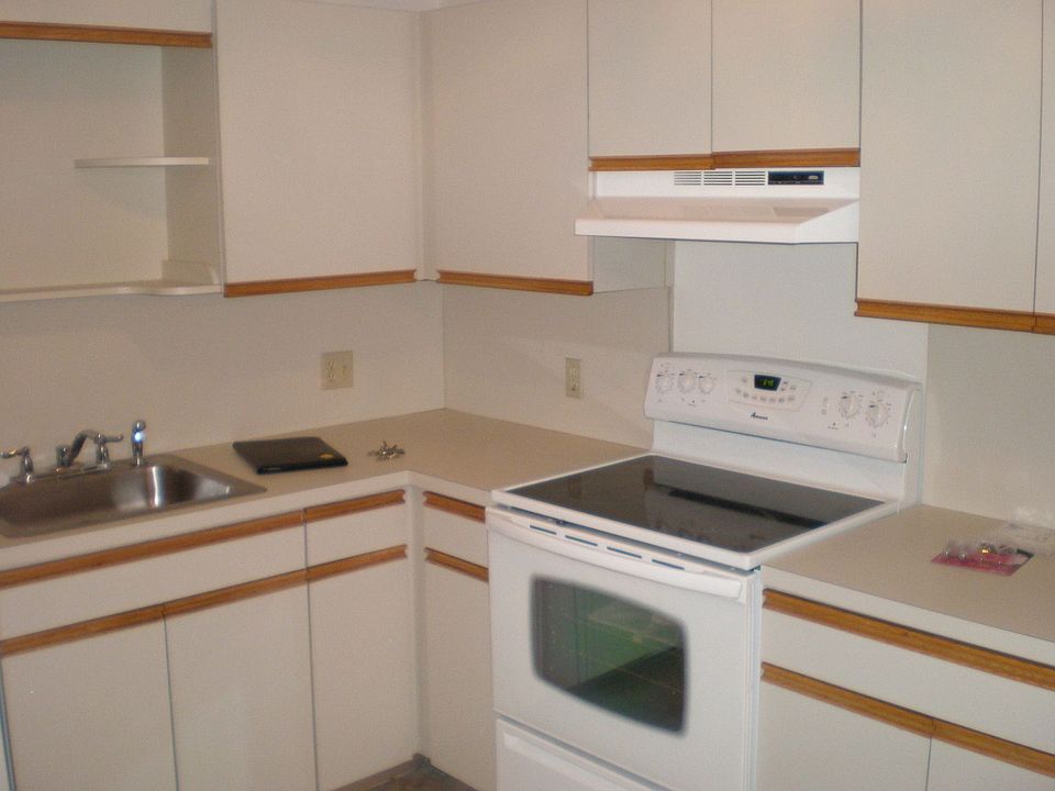 2nd image of 1029 Pleasant St APT 25