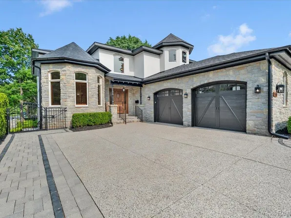 806 Ludlow Ave, Rochester, MI 48307