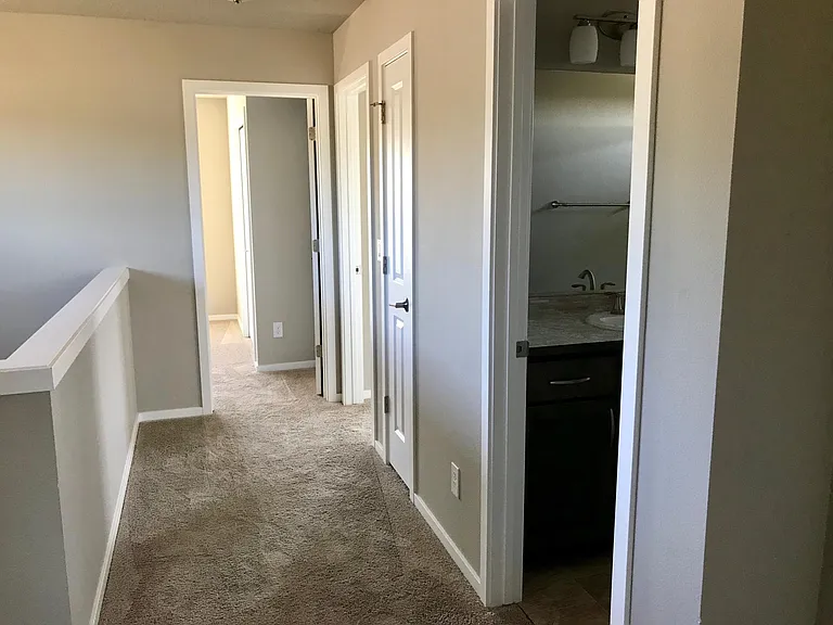 2060 N Oakland St — Photo 7