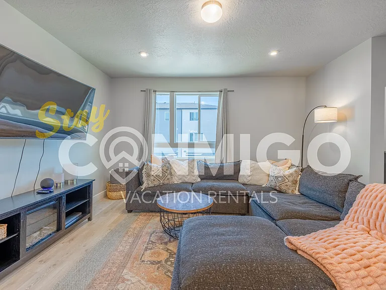 1024 W 400 S — Photo 45