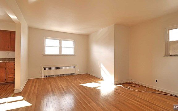 2nd image of 417 Jersey Ave #2