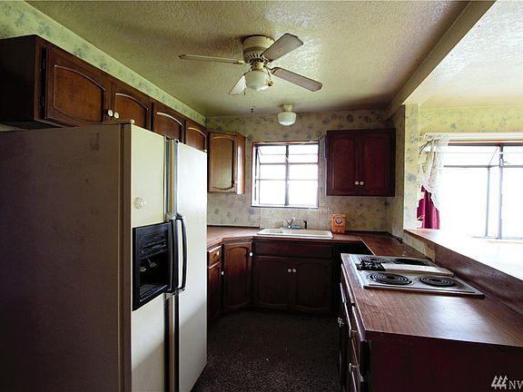 3rd image of 7805 Rainier Dr