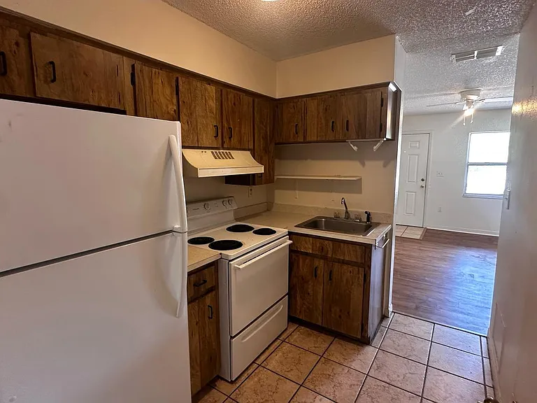 995 N Berkley Rd #6 — Photo 2