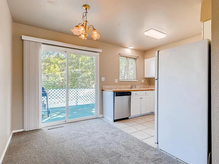 3940 Hoyt Ct — Photo 5