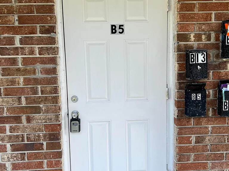 190 E Olmstead Dr #B5 — Photo 5