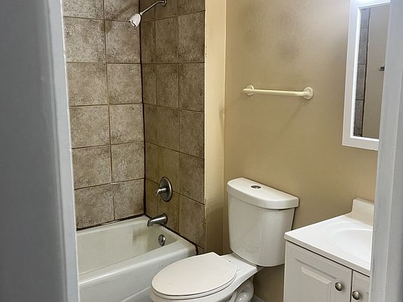 5th image of 215 E 90th Pl
